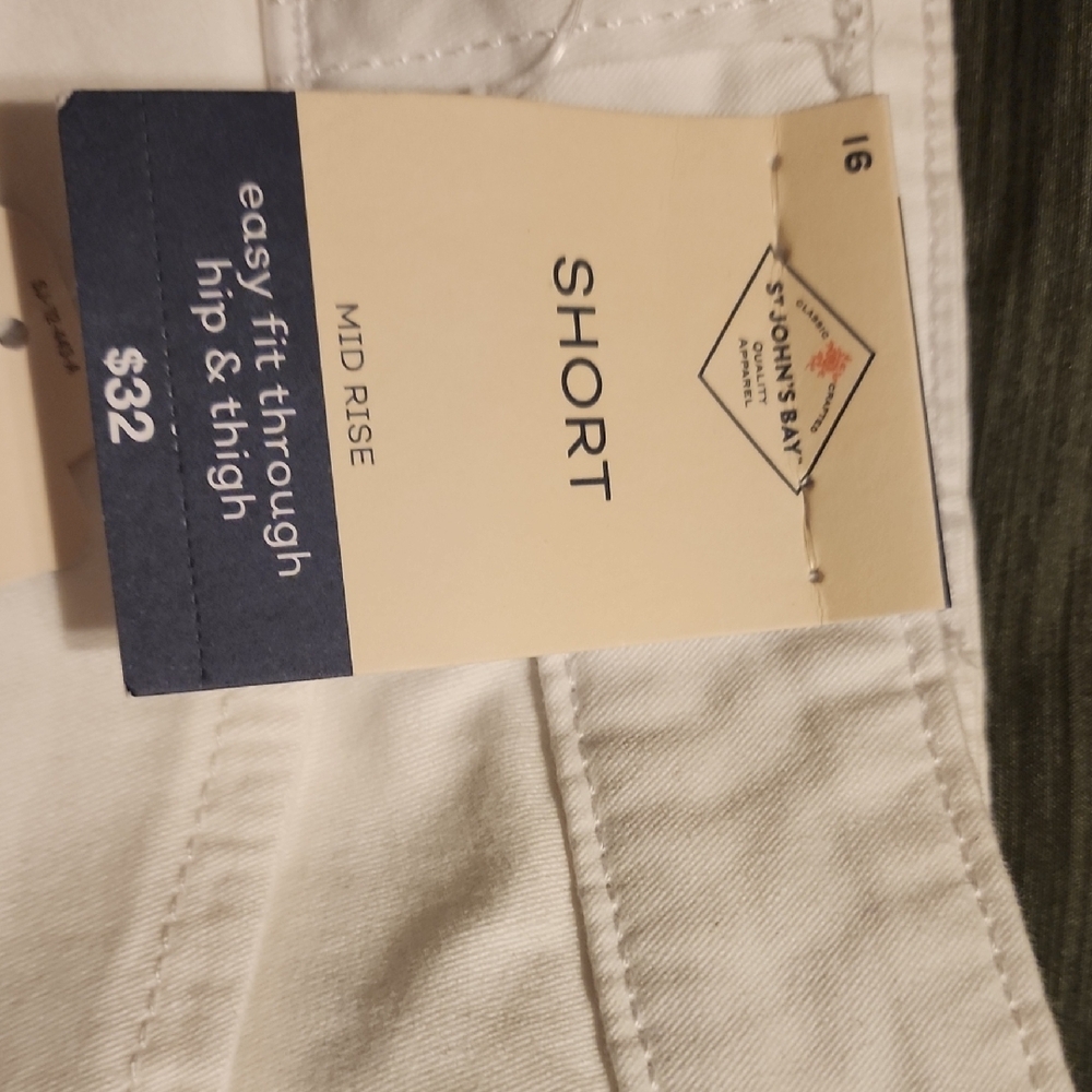 St. John's Bay White 5" Shorts